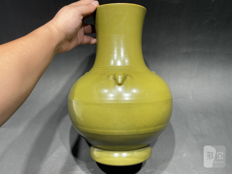 清乾隆 茶叶末釉贴塑三羊首弦纹尊 - 图5